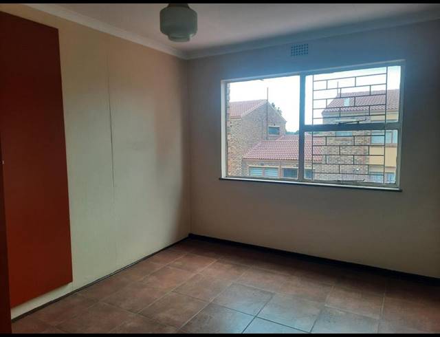 3 BEDROOM TOWNHOUSE FOR SALE IN VANDERBIJLPARK CE 3
